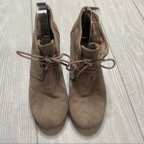 Toms Women's Tan Suede Lace Up Wedge Ankle Booties Size 8 - Picture 3 of 8
